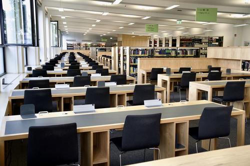 Bibliothekslesesaal am Fachbereich Rechtswissenschaft